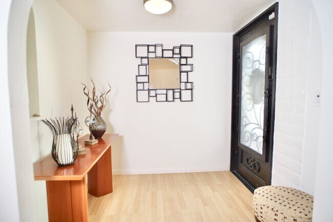 Building Photo - 4 Bedroom Furnished in Catalina Foothills ...