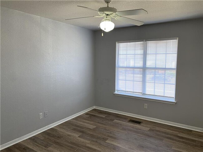 Building Photo - 2807 Cantabrian Dr