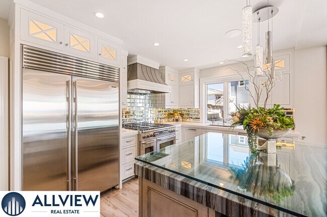 Building Photo - Stunning Beach House located on Newport Be...