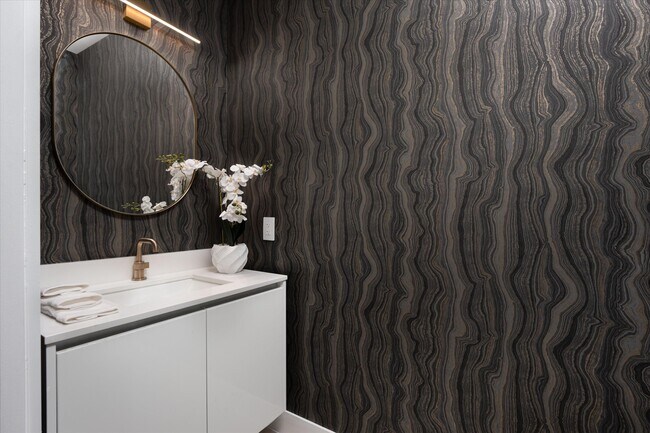 Building Photo - 700 NE 24th St