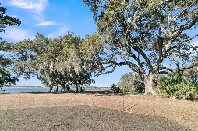 Building Photo - Spacious 3-Bedroom Home on Wadmalaw Island