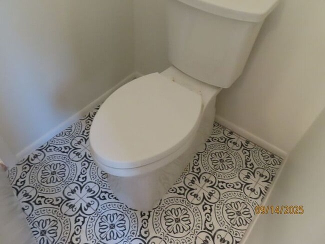 Building Photo - Heather ****$500 Off 1st Month Rent****