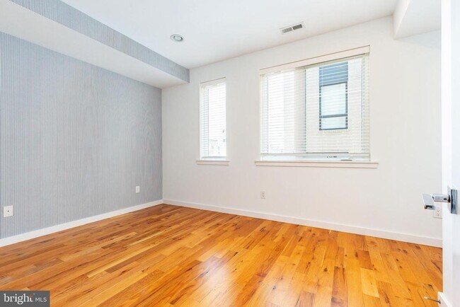 Building Photo - 1719 Erdman St