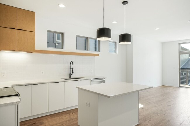 Building Photo - High View Neighborhood - Single-Family Home for Lease
