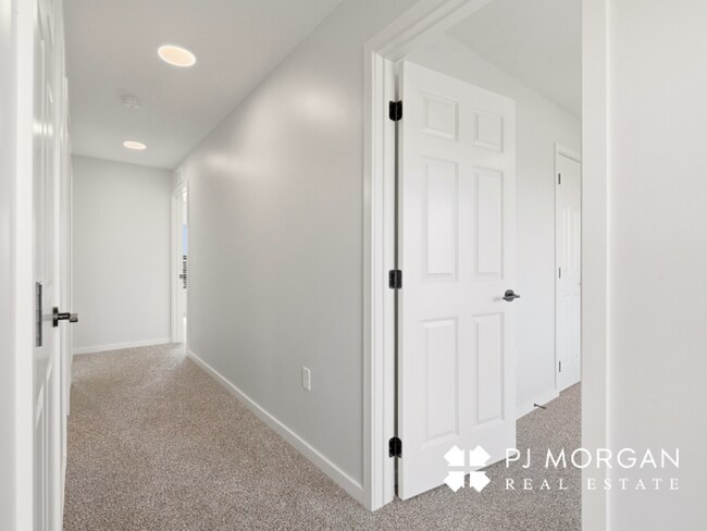 Building Photo - 5404 S 207th Ct