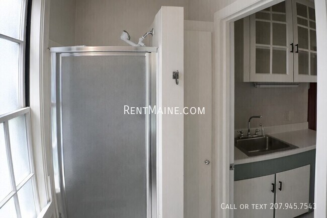 Building Photo - 97 Broadway