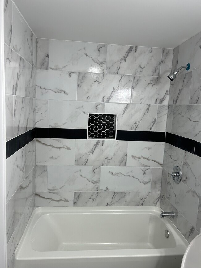 Second full bathroom - 472 Friendship St