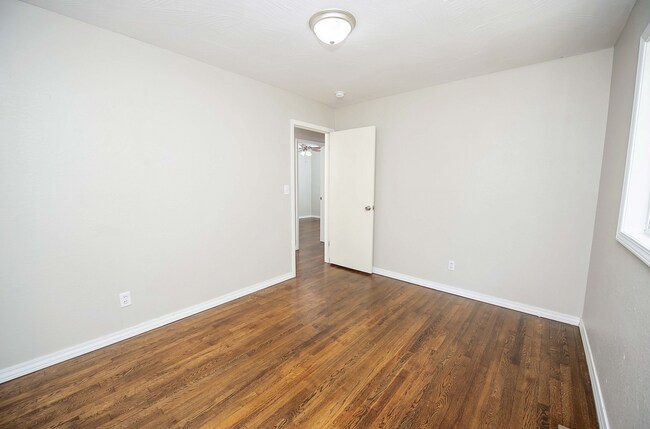 Building Photo - Privacy Fenced, 3 bed 3 bath in South Spri...
