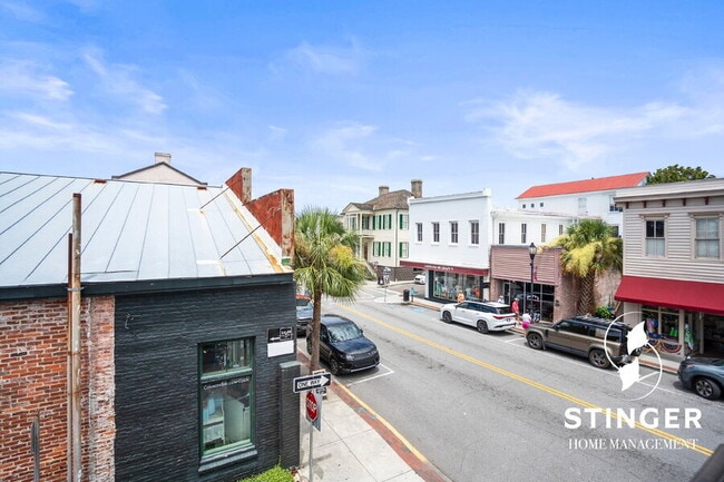 Building Photo - 700 Bay St