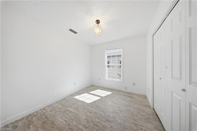 Building Photo - 286 Leawood Cir