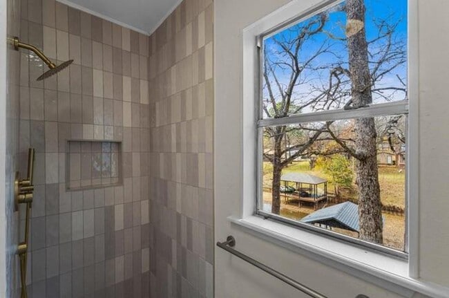 Building Photo - 2155 Hickory Trce