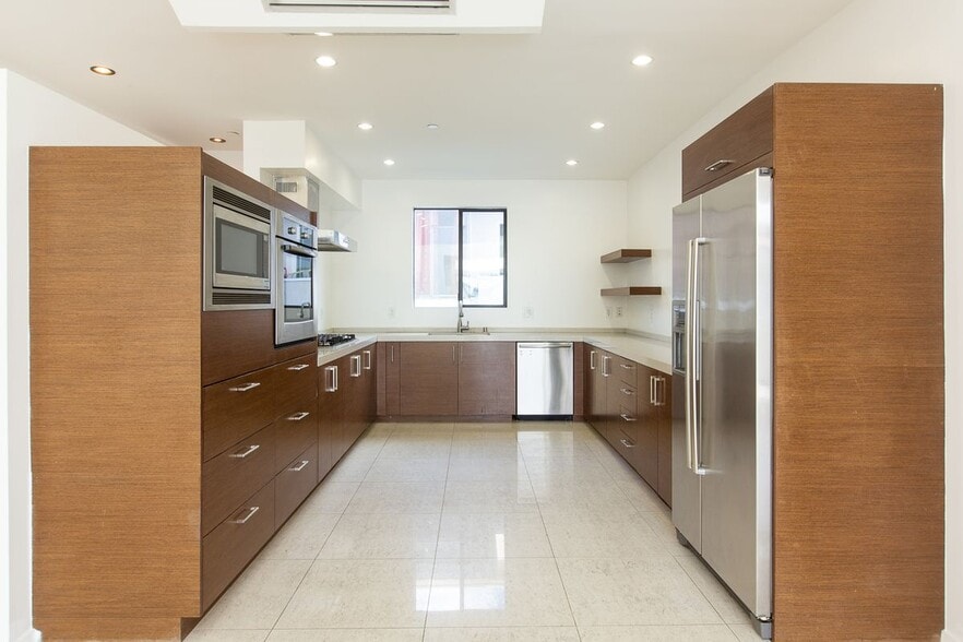 Building Photo - 8639 Whitworth Dr