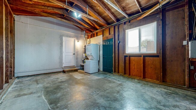 Building Photo - Bright Newly Refurbished Two Bedroom One Bath Single Family Home