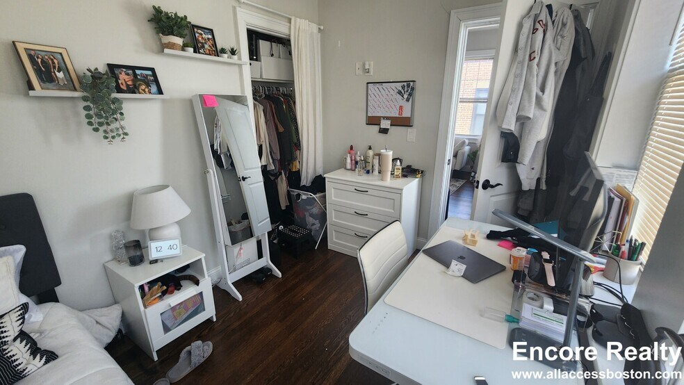 Building Photo - 2017 Commonwealth Ave