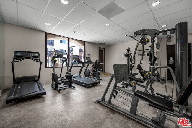 Building Photo - 5334 Lindley Ave