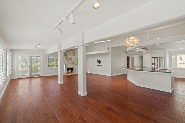 Building Photo - Stunning *VIEW* home for rent in desirable...