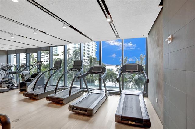 Building Photo - 460 NE 28th St