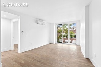 Building Photo - 15 E 19th St