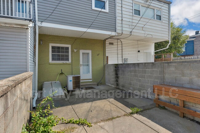 Building Photo - 3802 Hudson St