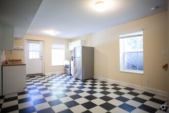 Building Photo - Studio near downtown Carrboro