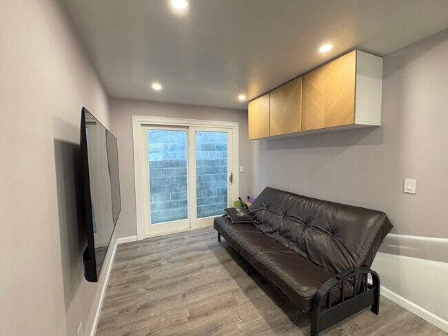 Building Photo - 29 Abbott St