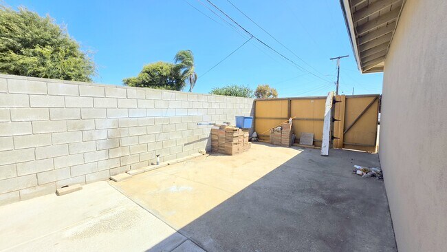 Building Photo - 124 N 12th Ave