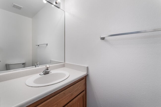 Building Photo - Move in now to this beautiful 2 story 3 be...