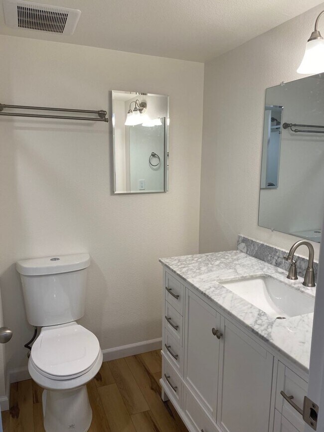 Building Photo - LIVE NEAR THE BEACH & MISSION BAY! 2BD/2BA...