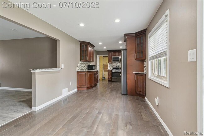 Building Photo - 500 Trombley Rd