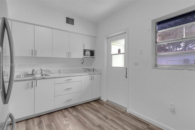 Building Photo - 26620 SW 136th Ave