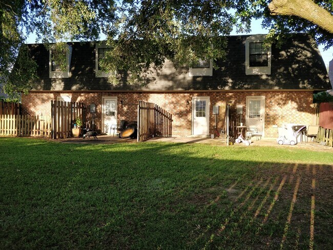 Building Photo - 502 Chemin Metairie Rd