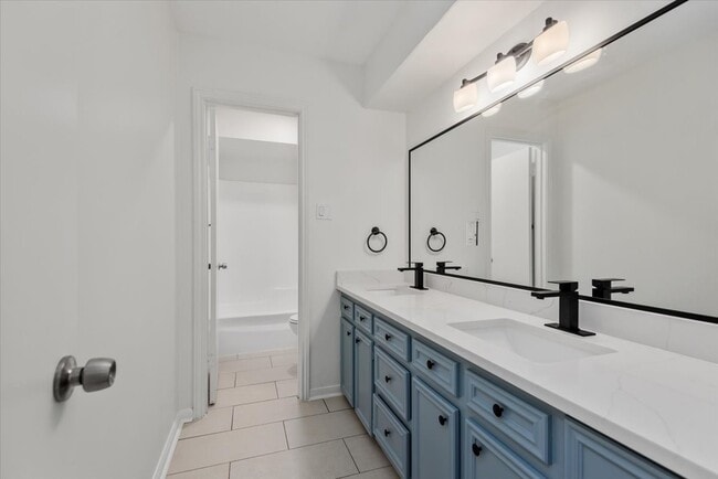 Building Photo - 20 Woody Creek Dr