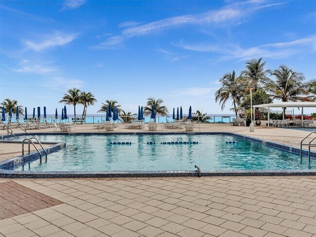 Building Photo - 2030 S Ocean Dr