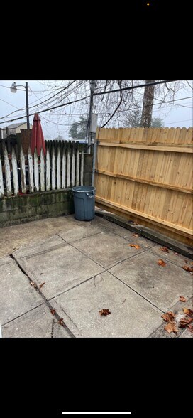 Building Photo - 4940 W Stiles St