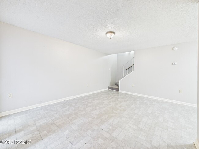 Building Photo - 511 Fox Run Ave