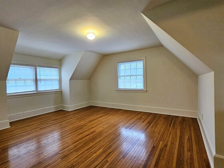 Building Photo - 426 Cherry St