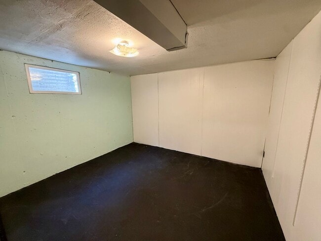 Building Photo - 104 Saranac Dr