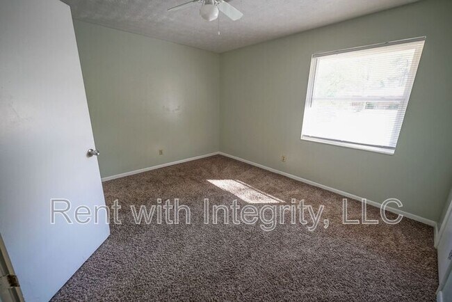 Building Photo - 2304 Hartsfield Ct