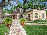 Building Photo - Charming 4 beds 4 baths in Austin!