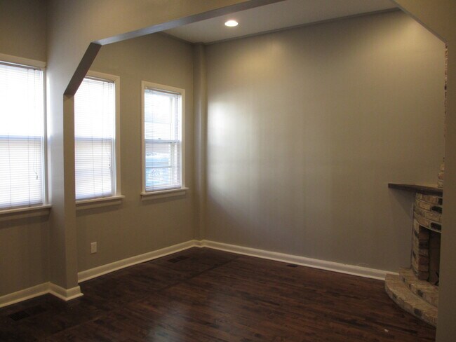 Building Photo - 2248 N Southport Ave