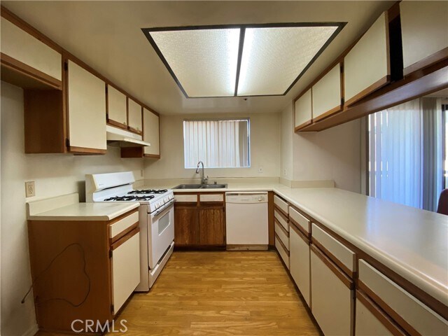 Building Photo - 987 E Del Mar Blvd