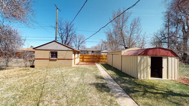 Building Photo - Renovated Park Hill brick home with large backyard