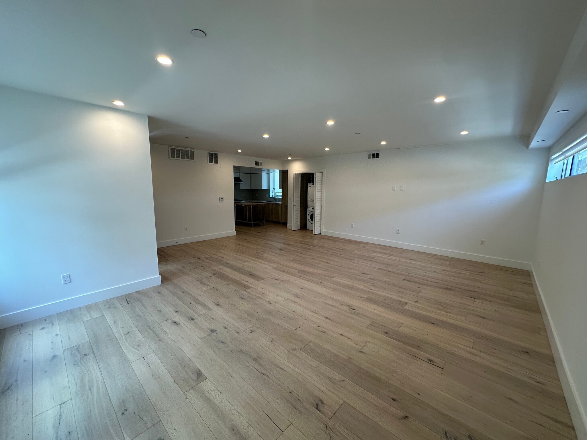 Building Photo - 8210 Fountain Ave