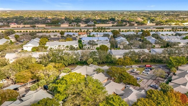 Building Photo - 9877 Westview Dr