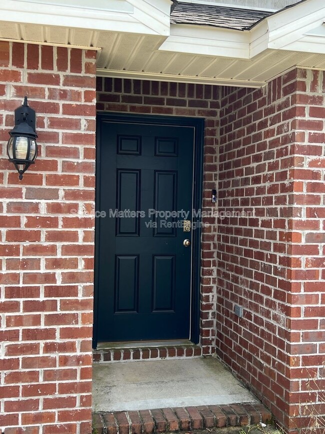 Building Photo - 5740 Guinevere Ln