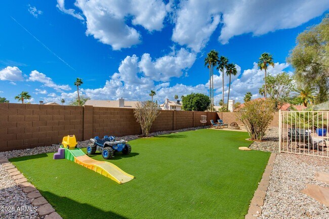 Building Photo - 4250 E Encinas Ave