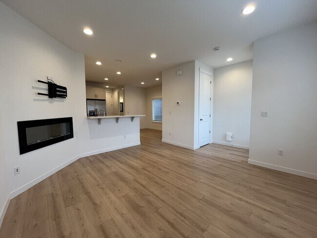 Building Photo - Gorgeous 3BR Home with Open Main Level & Large Primary Suite