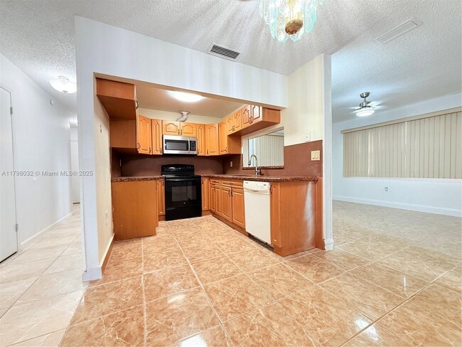Building Photo - 1130 Kasim St
