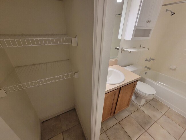 Building Photo - Fresh Boulder 1 Bedroom Condo for Rent wit...