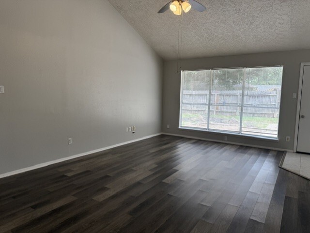 Building Photo - 21006 Bridgeview Cir